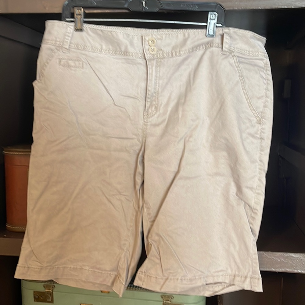 5 for $25 Lane Bryant Khaki Shorts Plus size 20